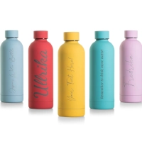 Personlig termosflaska med text, som rymmer 500 ml.