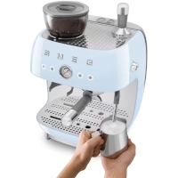 Smeg espressomaskin pastellblå EGF03.